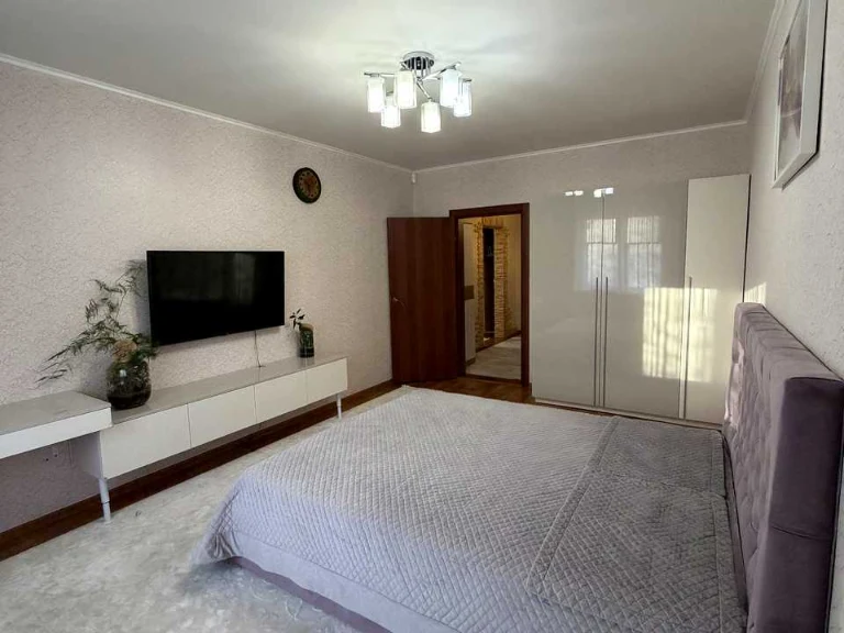 Apartment. Yasynuvat Street, Kyiv