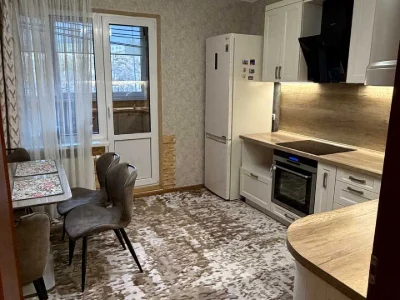 Apartment. Yasynuvat Street, Kyiv