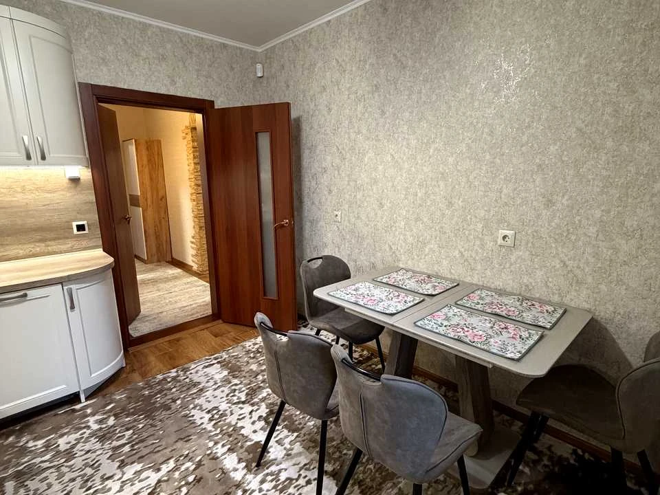 Apartment. Yasynuvat Street, Kyiv