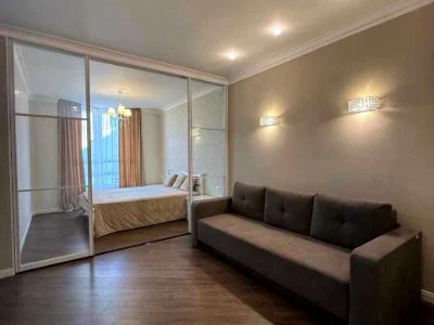 Apartment. Kyiv, Berezayskyi Prospect.