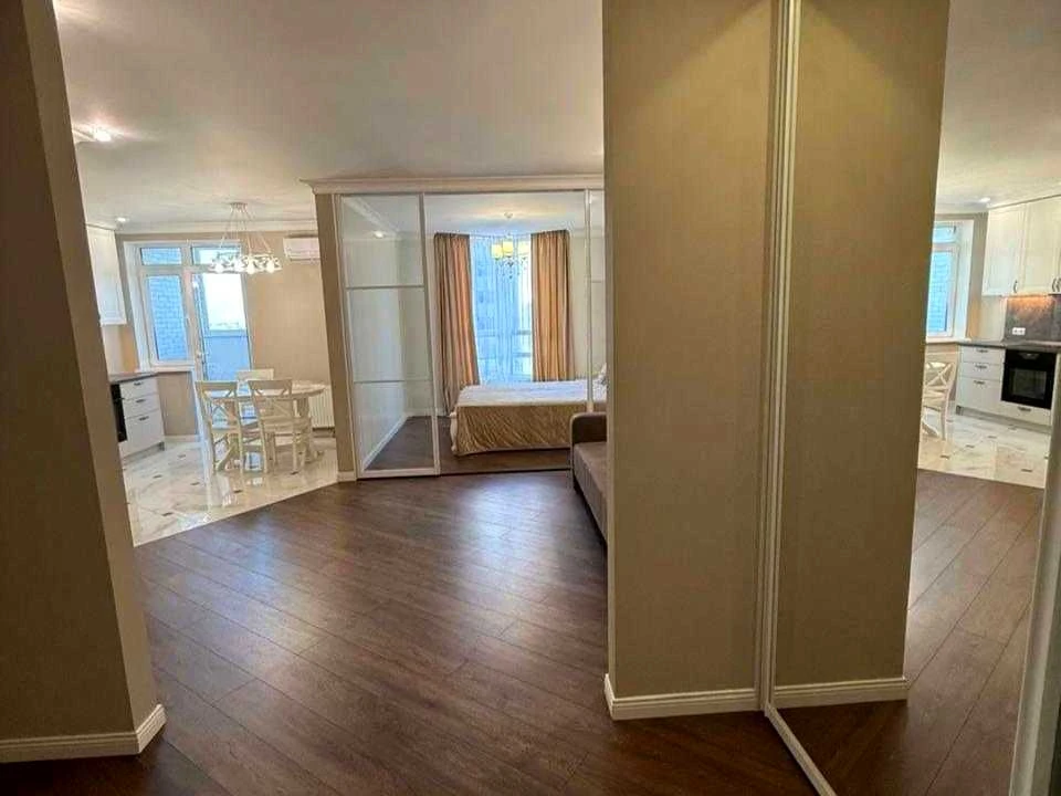 Apartment. Kyiv, Berezayskyi Prospect.
