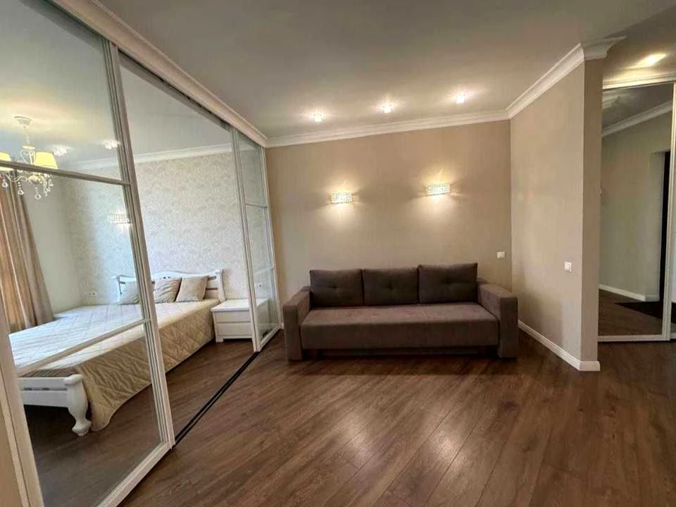 Apartment. Kyiv, Berezayskyi Prospect.