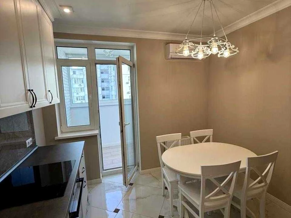Apartment. Kyiv, Berezayskyi Prospect.