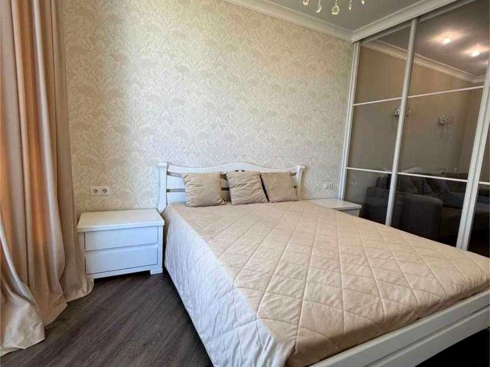 Apartment. Kyiv, Berezayskyi Prospect.