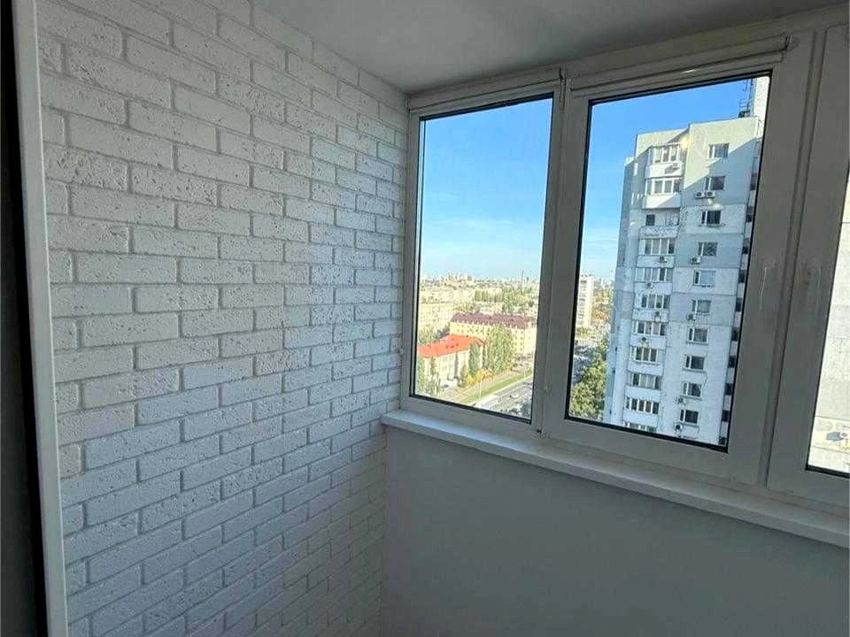 Apartment. Kyiv, Berezayskyi Prospect.