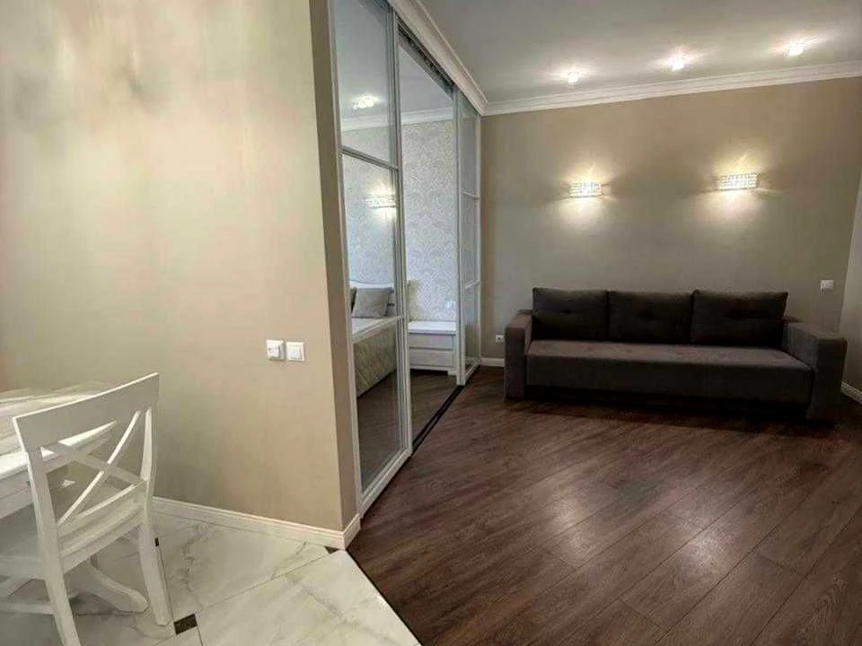 Apartment. Kyiv, Berezayskyi Prospect.