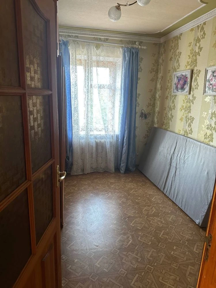 For sale: 2/3 share of an apartment