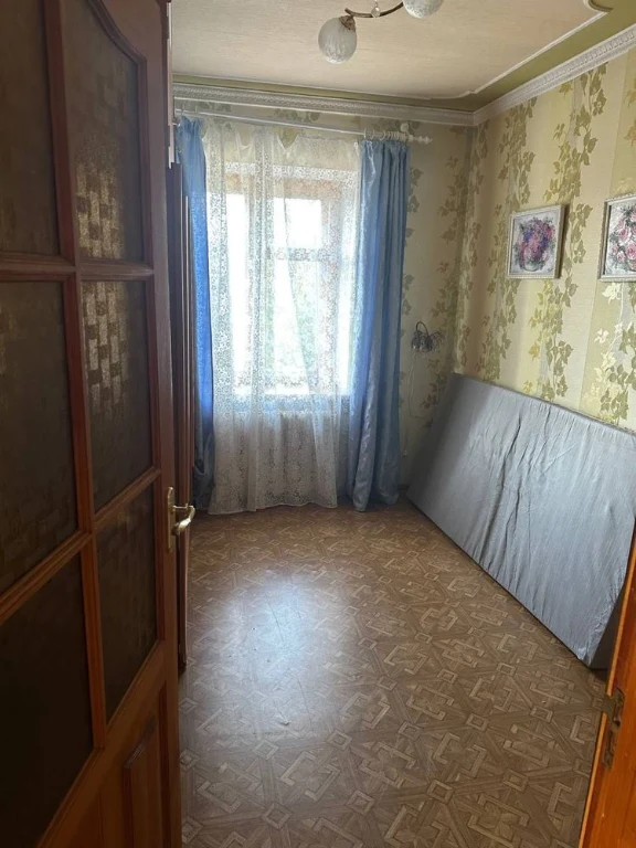 For sale: 2/3 share of an apartment