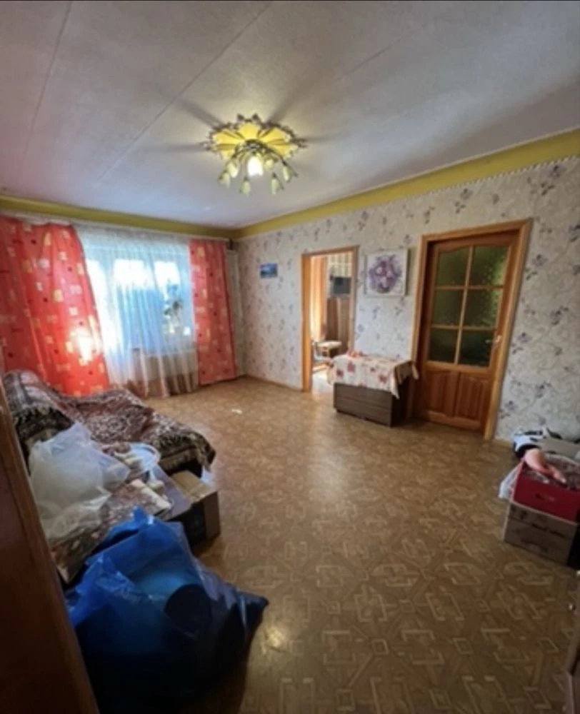 For sale: 2/3 share of an apartment