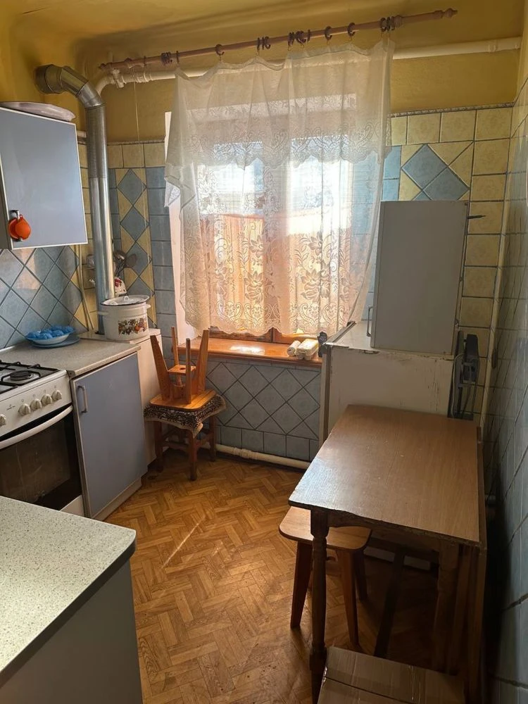 For sale: 2/3 share of an apartment