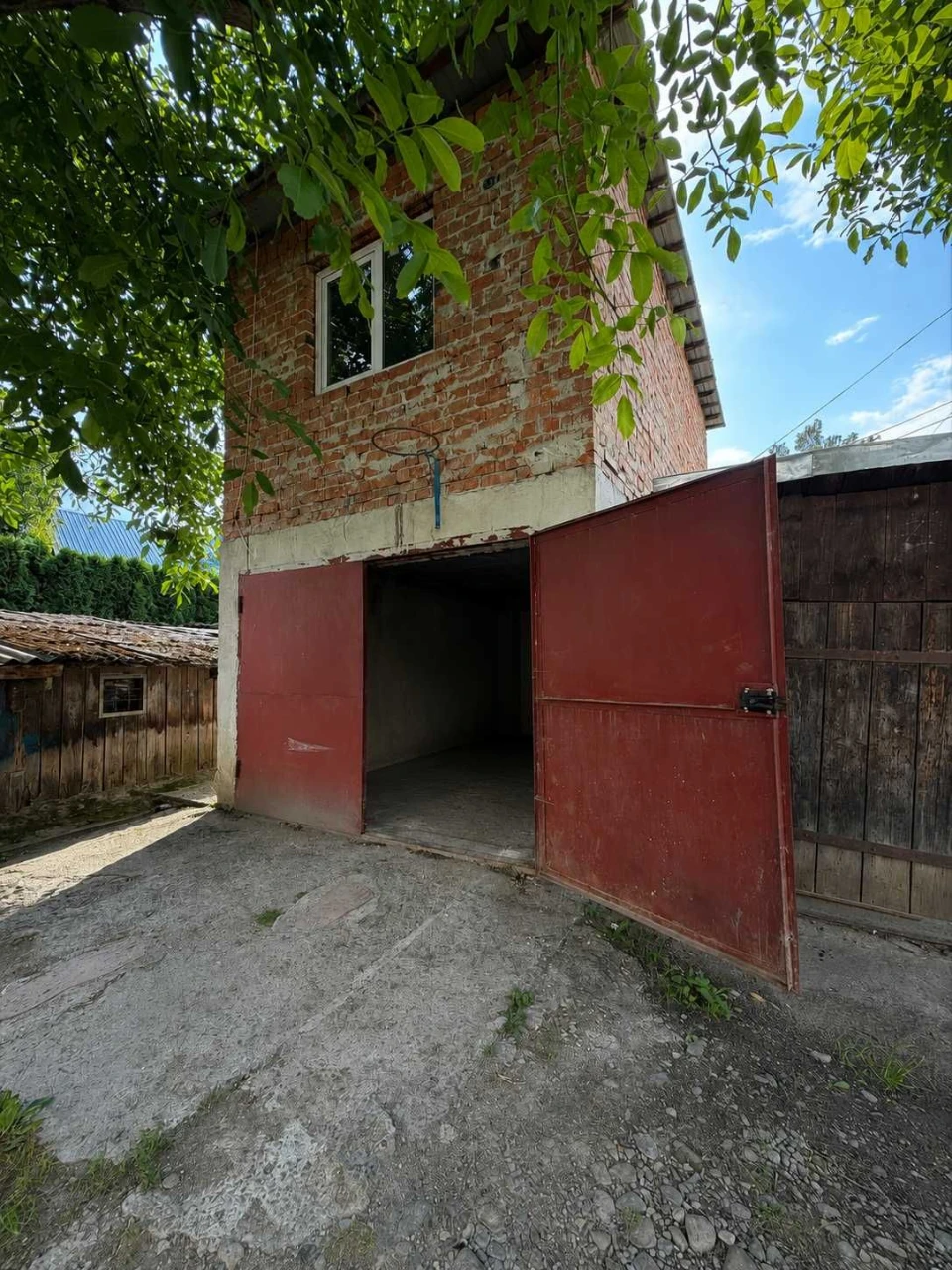 Продаж цегляного гаража з підвалом, вул. Дрогобицька, Стрий