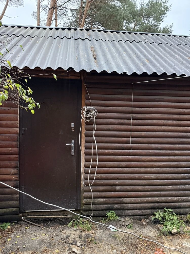 For Sale Wooden Building 50 m² for Demolition and Transportation