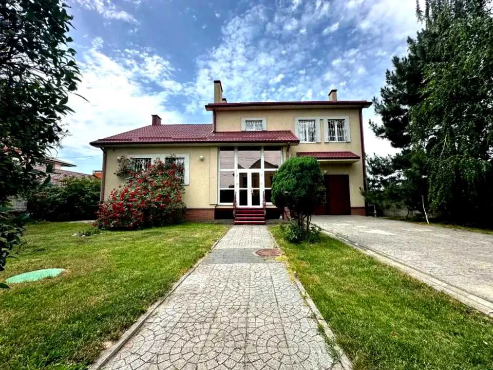 House. Suburb, Dzerhalne