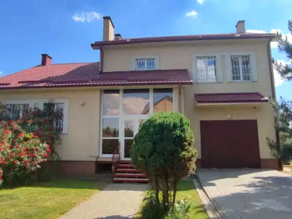 House. Suburb, Dzerhalne