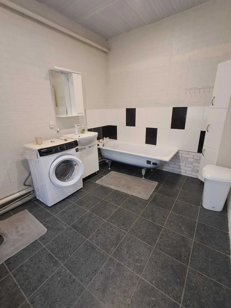 For sale: 3-room house with all amenities. Plot of 50 acres.
