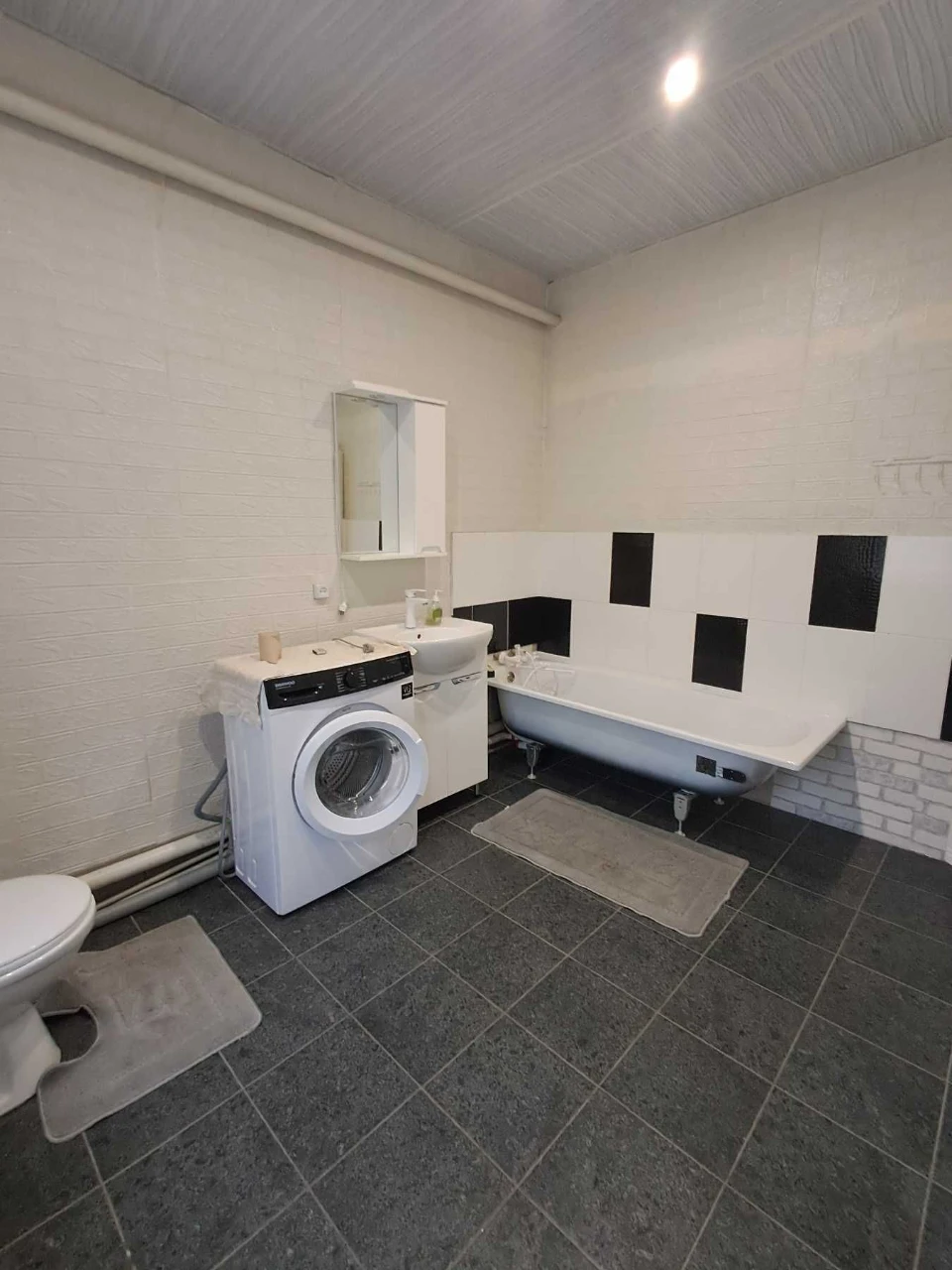 For sale: 3-room house with all amenities. Plot of 50 acres.