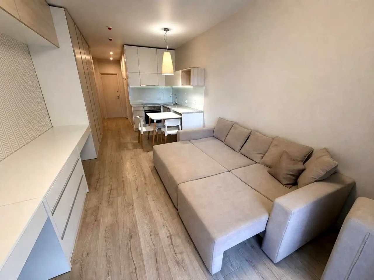 Rent 1-bedroom apartment 30 m² on the 4th floor.