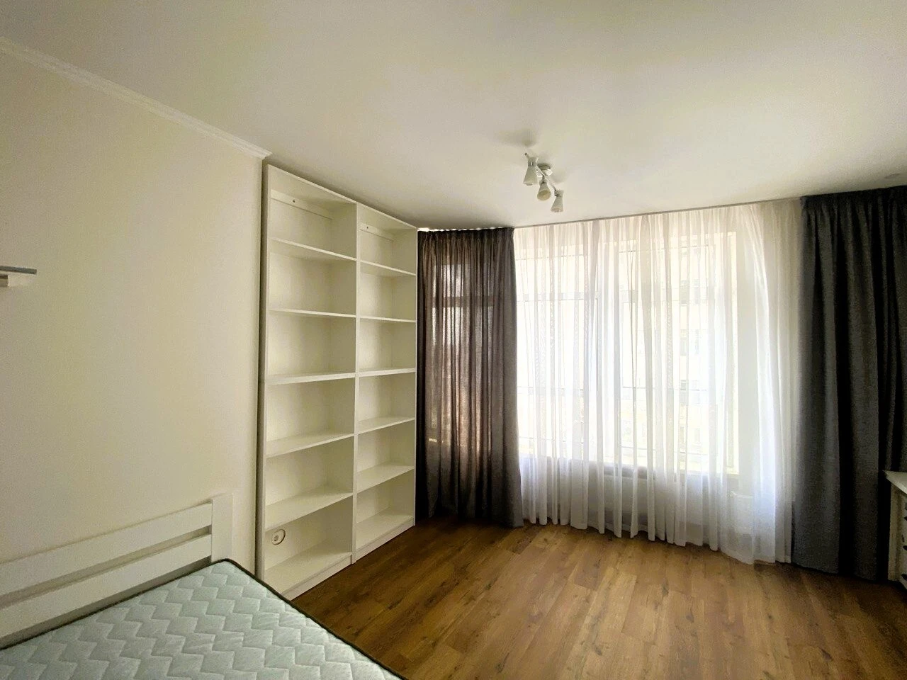 Sale of a 3-bedroom apartment 140 sq m, Khlovy Uzviz, 7