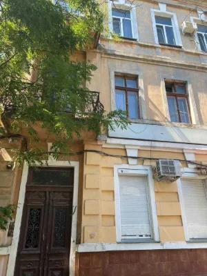 4 room apartment in the city center in a building on Degtyarnaya Street