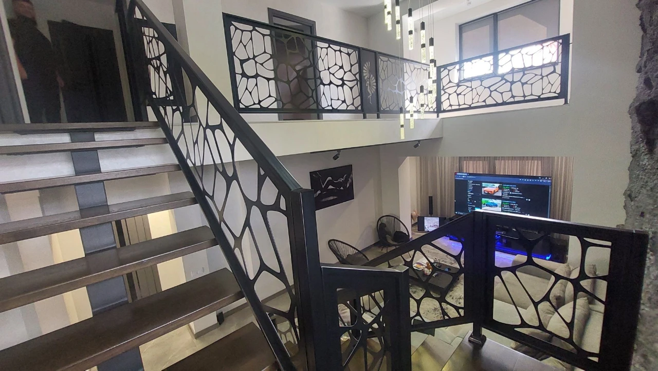 House for sale opposite Bozdos Park!