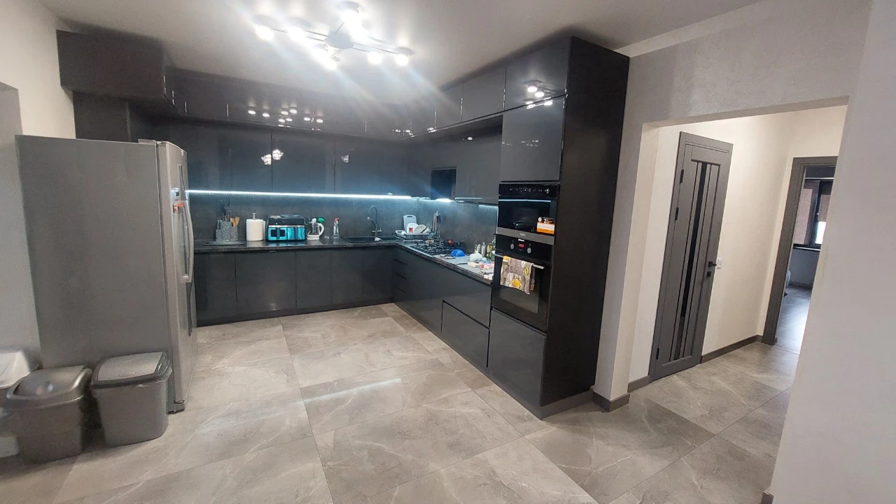 House for sale opposite Bozdos Park!