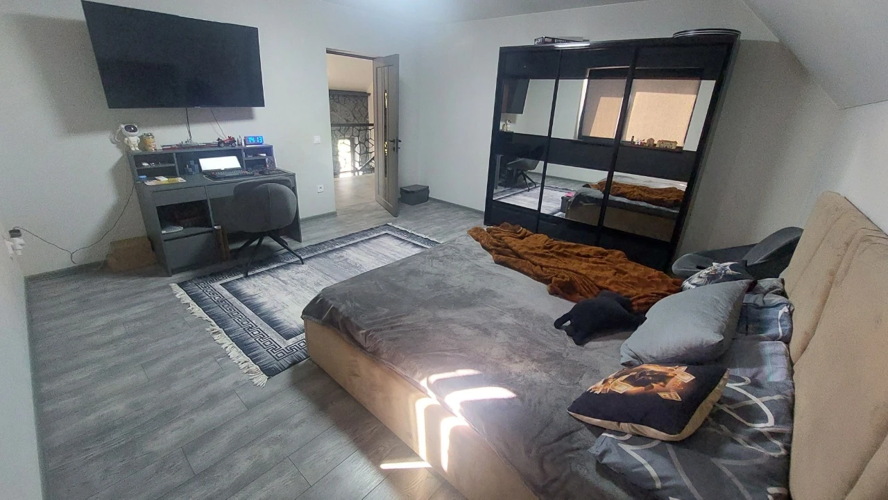 House for sale opposite Bozdos Park!