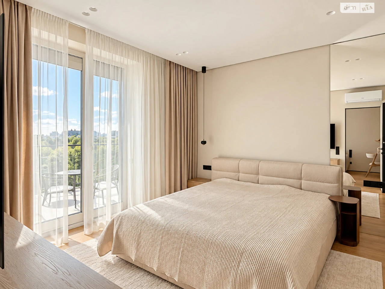 Long-Term Rental Apartment, Pozniaky