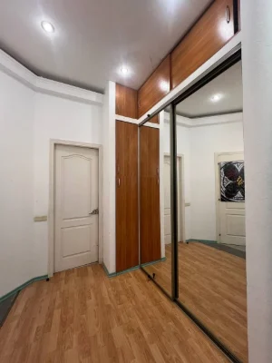 Продається 3-кімнатна квартира, Центр, Сумський ринок, Центральний парк