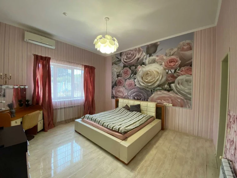 House for sale near Chernomorsk. Renovation, furniture, gas heating