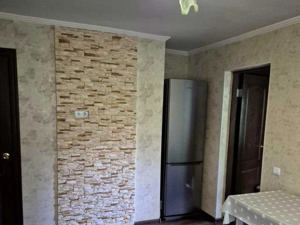 Будинок. Київ, ананасна