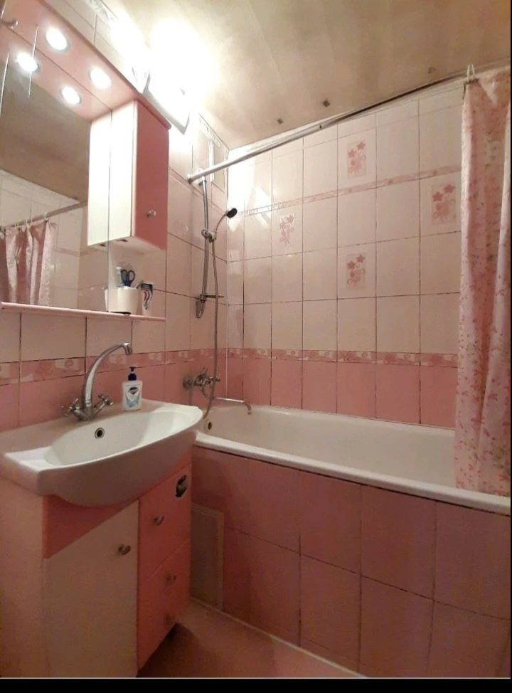 Продаю 4-кімнатну квартиру на першому поверсі, або обмін