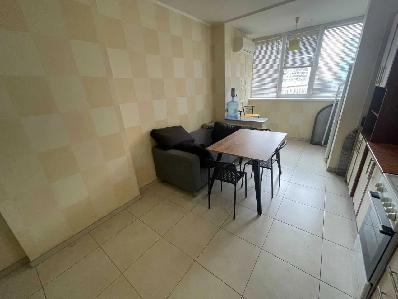 Rent a lovely 2-room apartment on Hmyri, 6