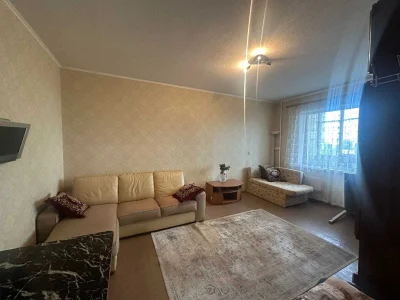 Rent 2 bedroom apartment on вул. Срібнокільська, 5 minutes from metro Poczyna