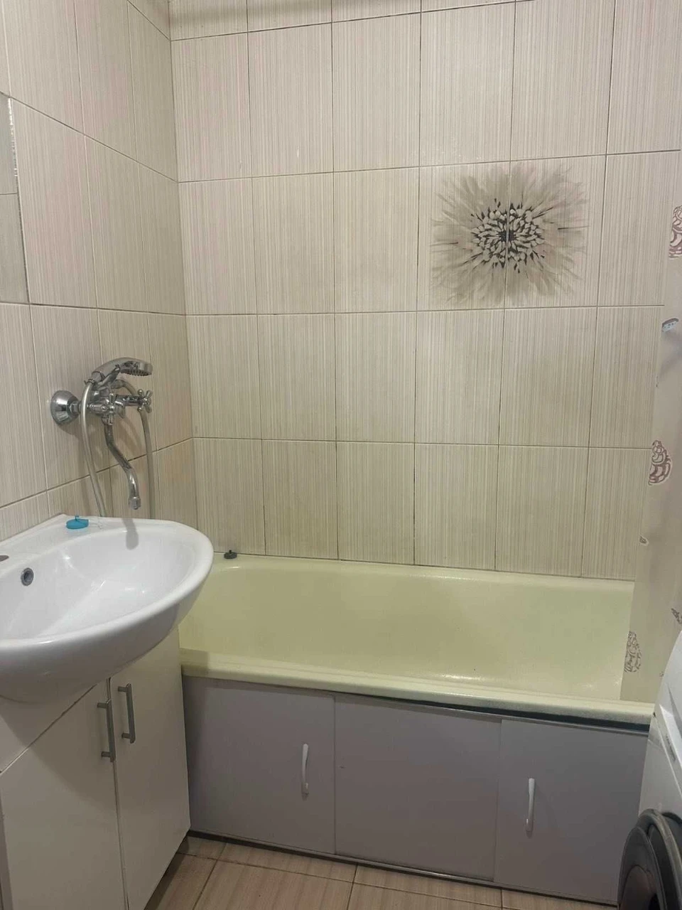 Rent 2 bedroom apartment on вул. Срібнокільська, 5 minutes from metro Poczyna