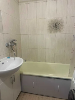Rent 2 bedroom apartment on вул. Срібнокільська, 5 minutes from metro Poczyna