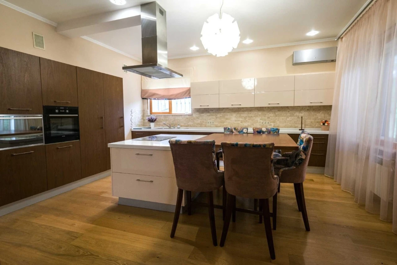 Rent a house in Kyiv, Holosiievo