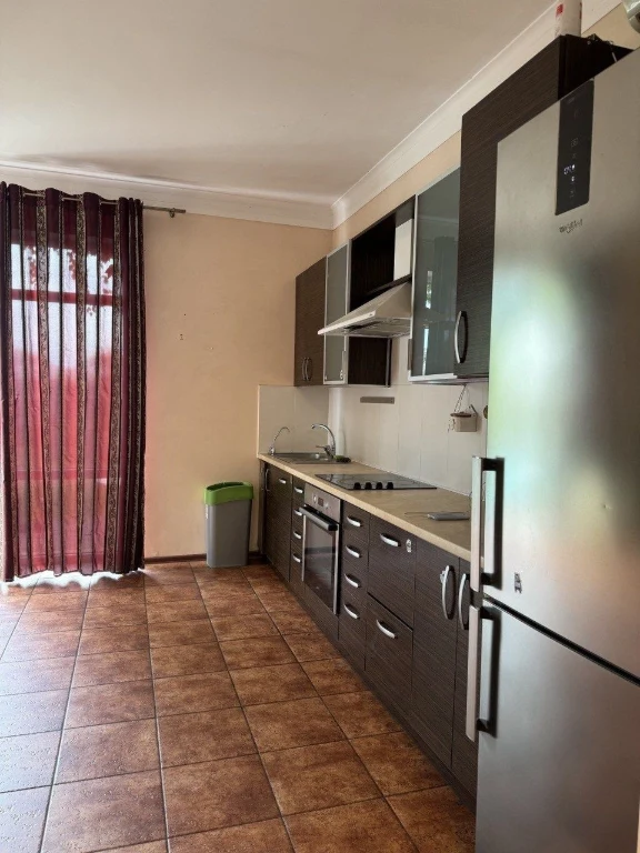 Будинок 85 кв м з терасою, 3 кімнати, 2 паркомісця