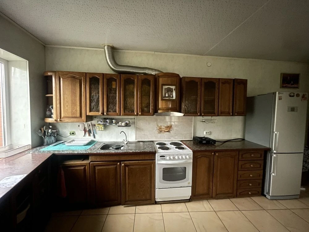 Rent House in Osokorky, 160 sq m, 8 rooms, basement, 30 sq m basement, garage