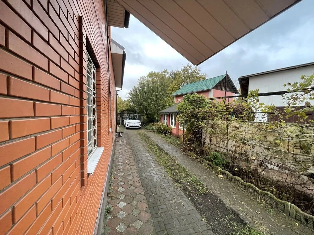 Rent House in Osokorky, 160 sq m, 8 rooms, basement, 30 sq m basement, garage