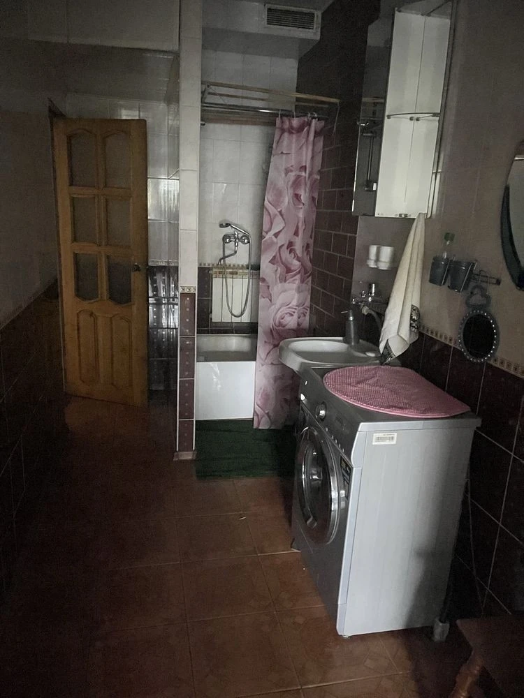 Rent House in Osokorky, 160 sq m, 8 rooms, basement, 30 sq m basement, garage