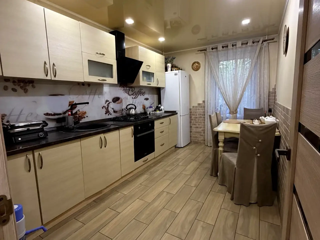 Sale of a 4-room apartment 75 m² on the 2nd floor/9th floor.