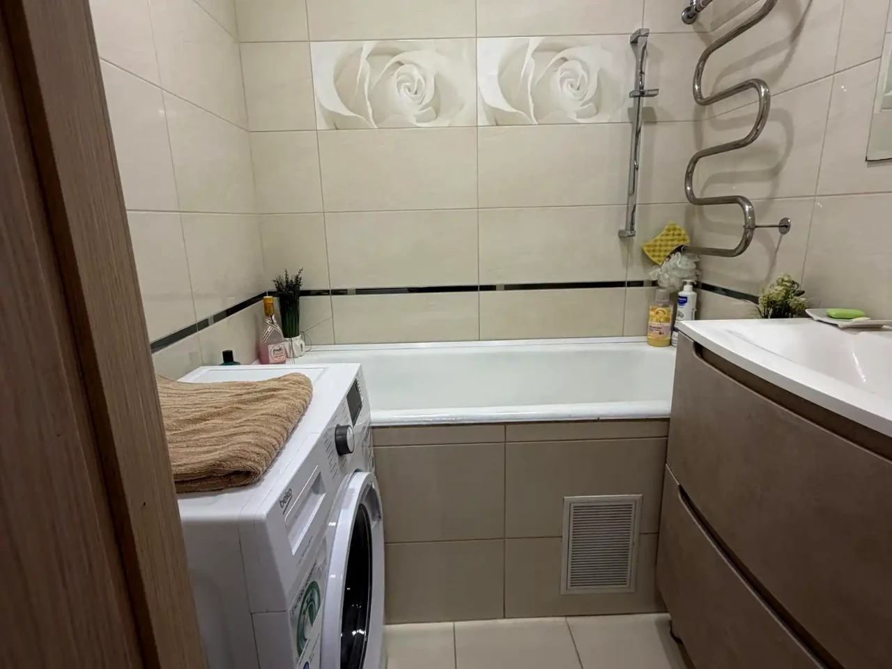 Sale of a 4-room apartment 75 m² on the 2nd floor/9th floor.