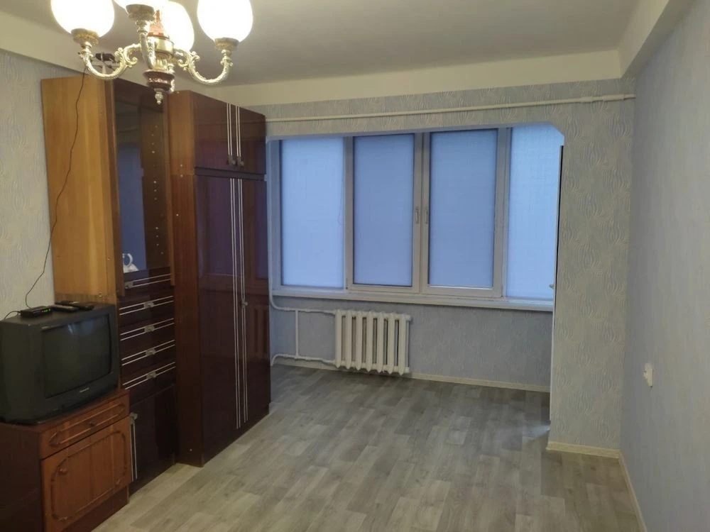 Rent one-bedroom warm and bright apartment with fresh renovation