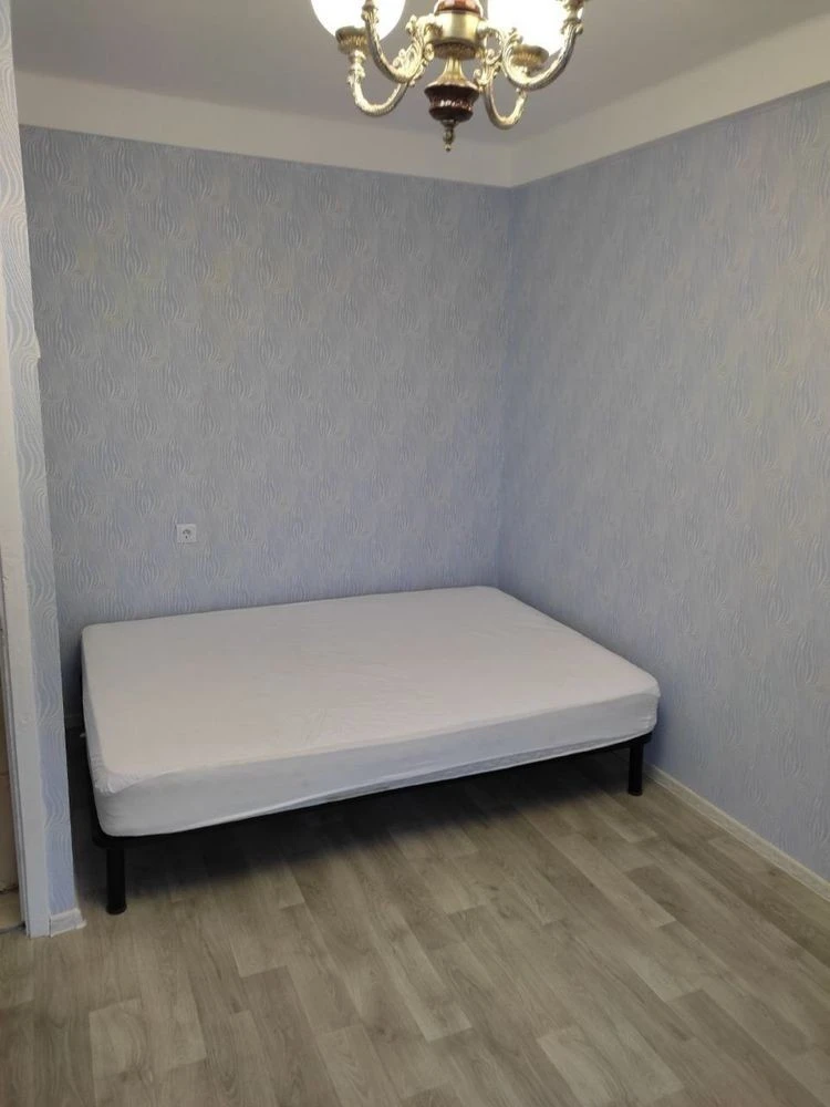 Rent one-bedroom warm and bright apartment with fresh renovation