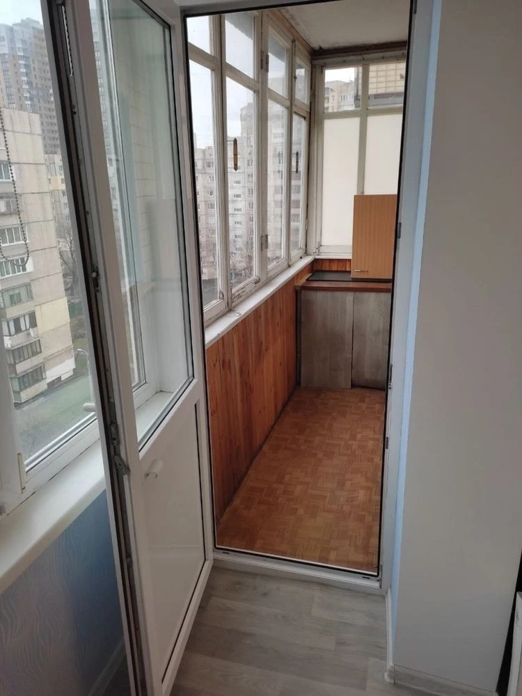 Rent one-bedroom warm and bright apartment with fresh renovation