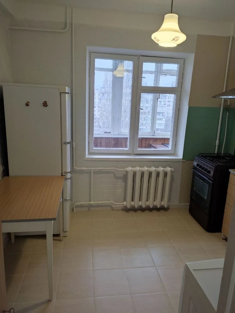 Rent one-bedroom warm and bright apartment with fresh renovation