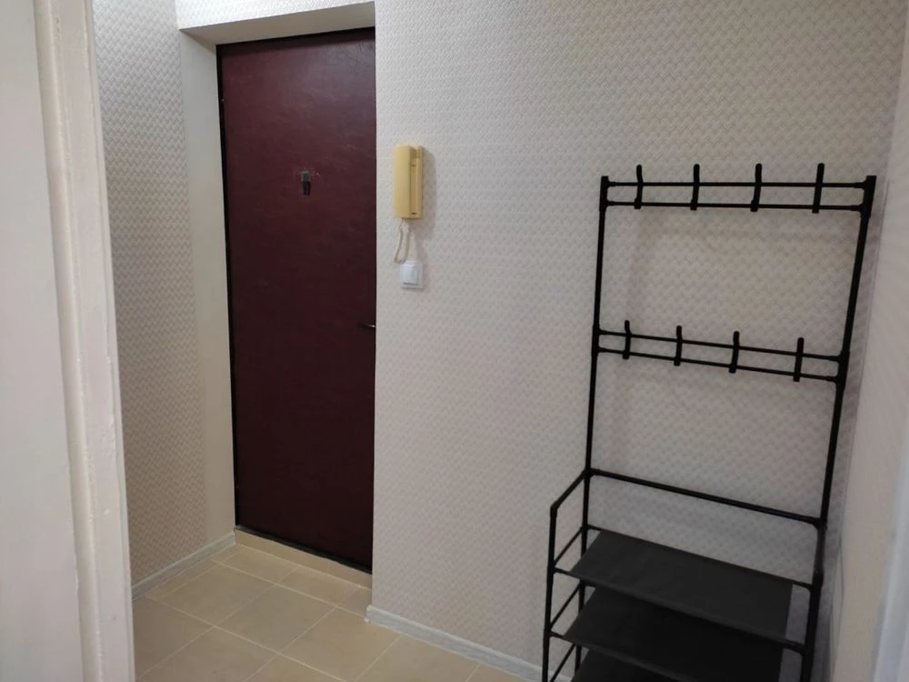 Rent one-bedroom warm and bright apartment with fresh renovation