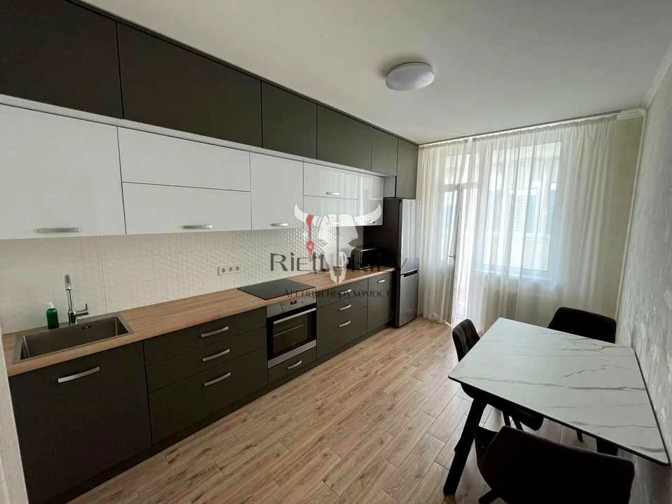Apartment. Kyiv, Yasynavat Street.
