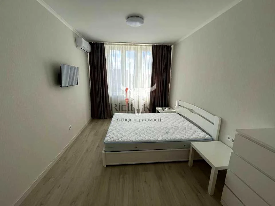 Apartment. Kyiv, Yasynavat Street.