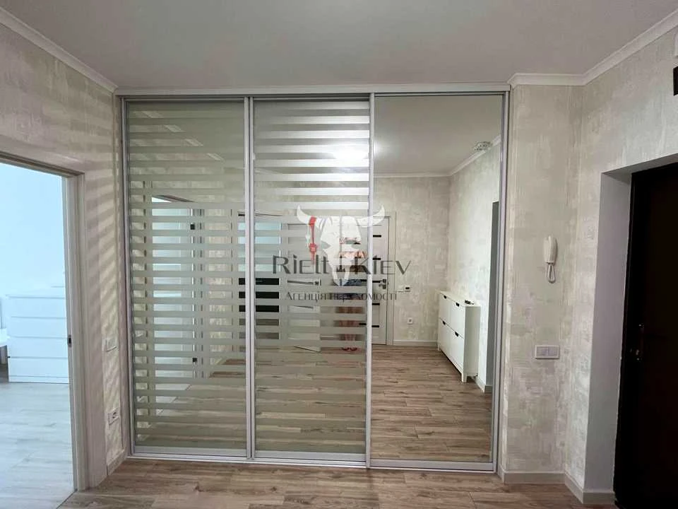Apartment. Kyiv, Yasynavat Street.